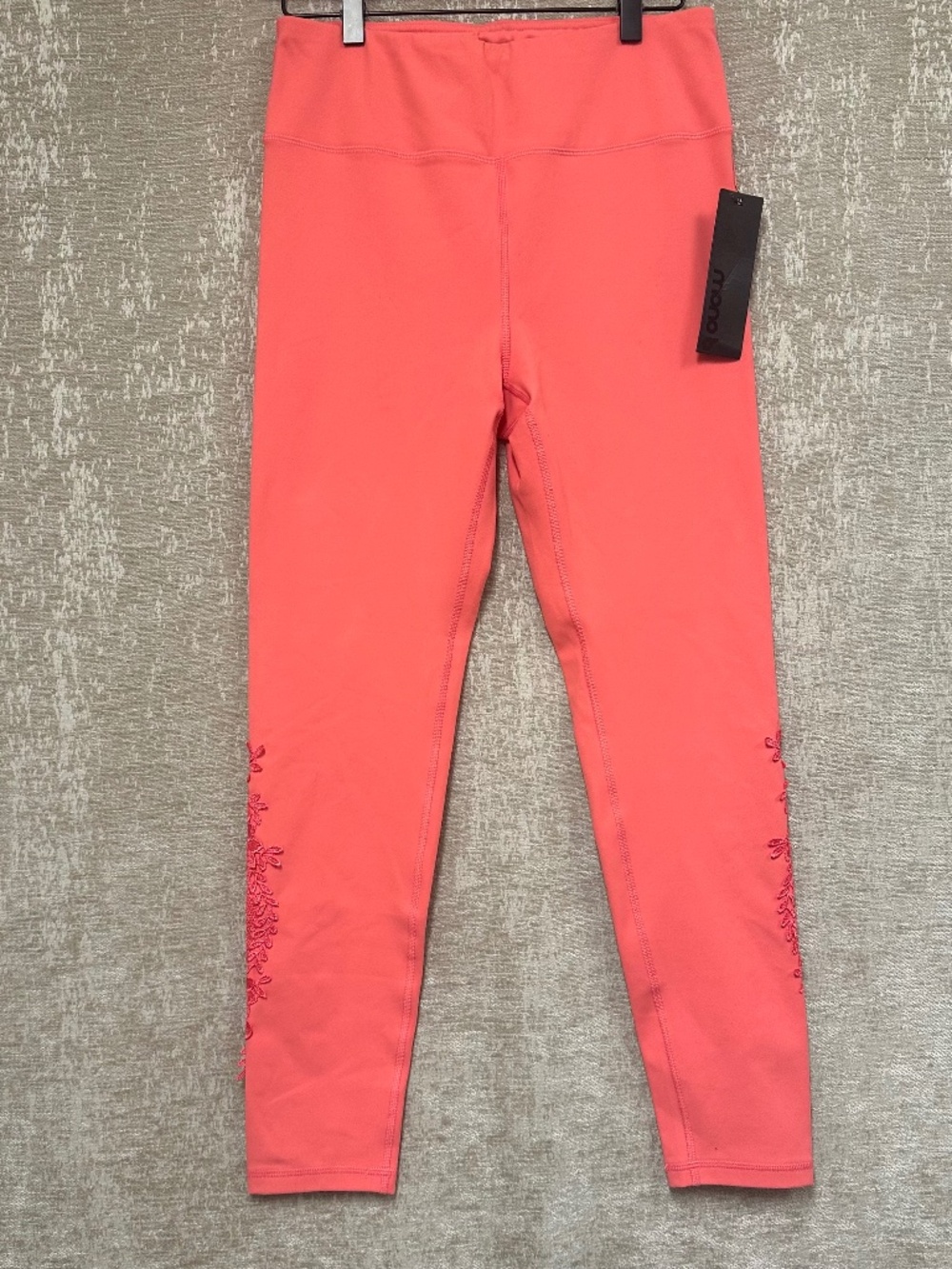 Mono B Coral Leggings with cut out-sz L NWT